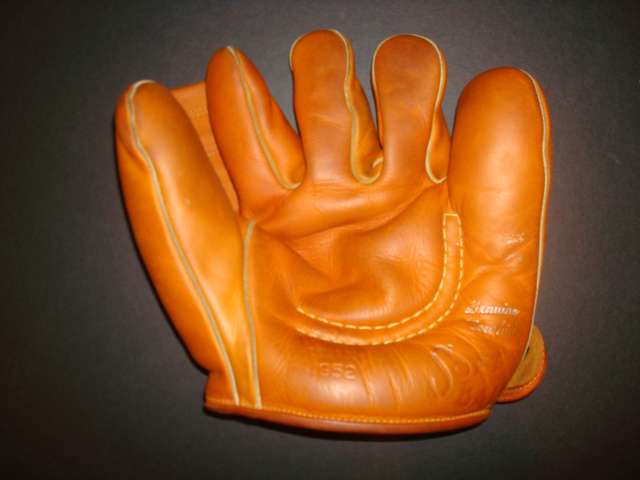 Nokona G952 Softball Front